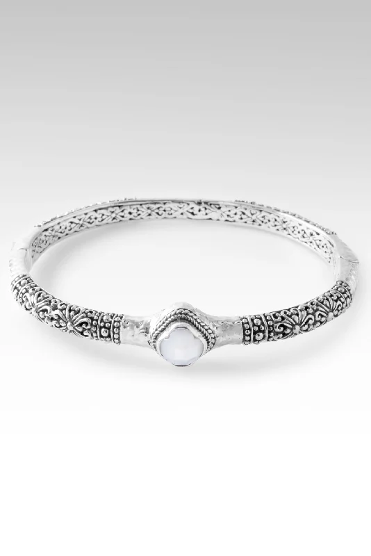 Women’s flower bracelet-Harmony Bangle™ in White Mother of Pearl