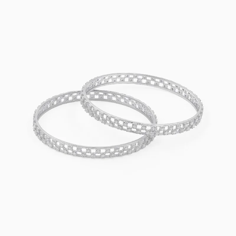 Women’s elegant bangle-Striking 925 Sterling Silver Bangle