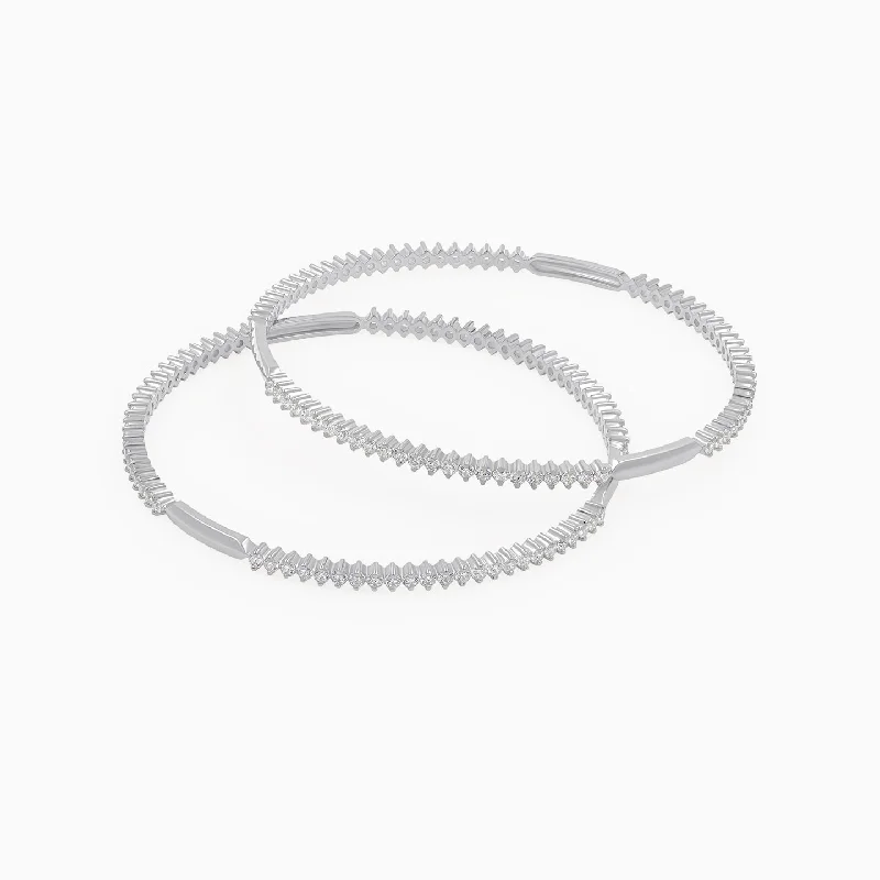 Women’s statement bracelet-Light Weight Silver Bangle