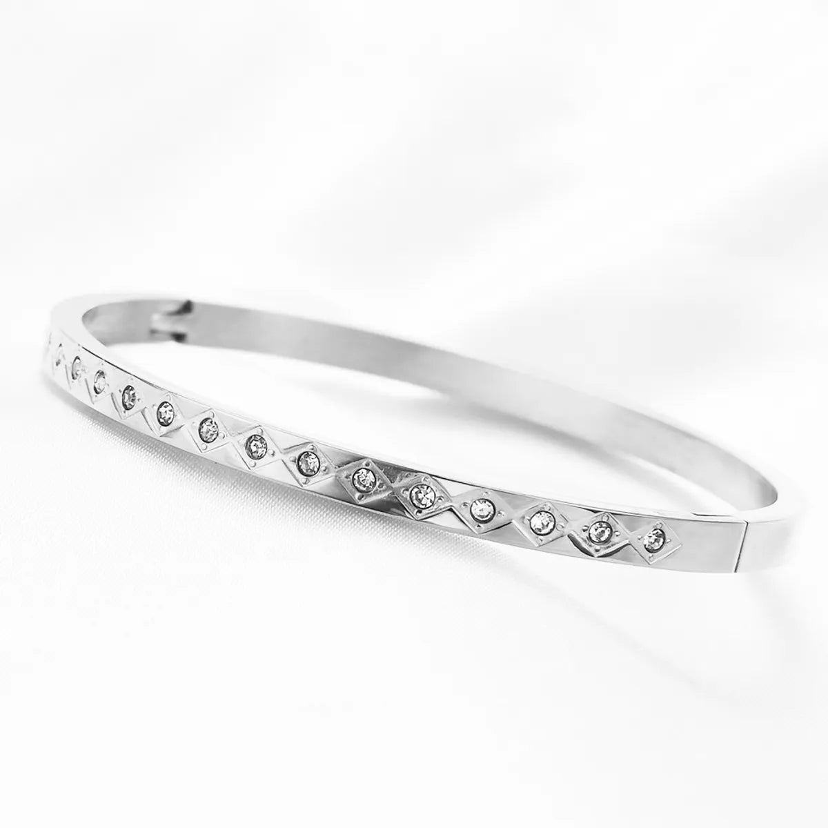 Women’s gemstone bracelet-Simple Style Solid Color Titanium Steel Inlay Zircon Bangle