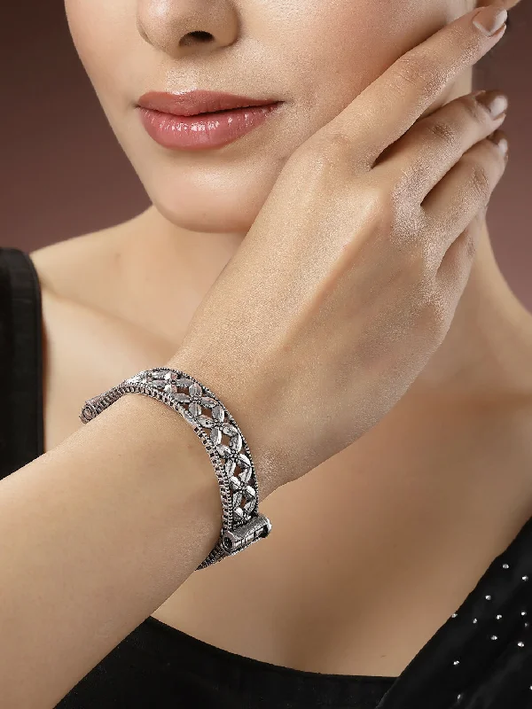 Women’s designer bracelet-NVR Women's Silver-Toned German Silver Oxidised Kada Bangle