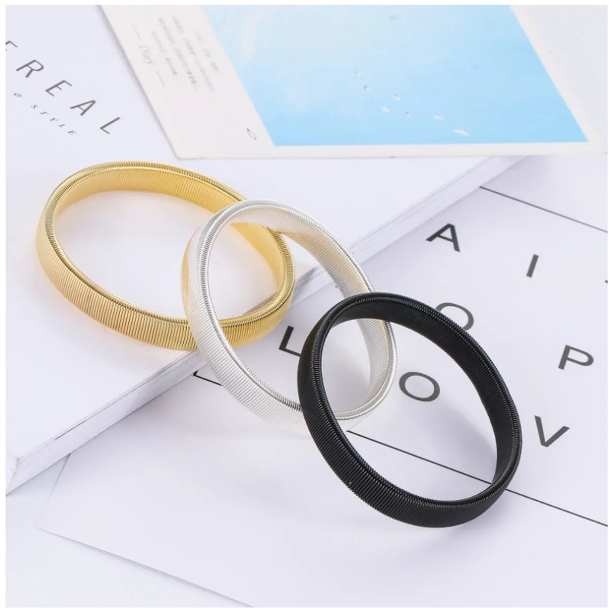 Women’s minimalist bracelet-Fashion Simple Style Round Stainless Steel Plating No Inlaid Bangle